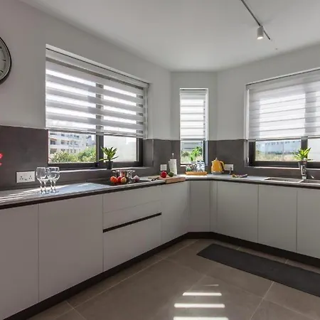 New - Bright 2 Bedroom In - Walking Distance To The By Sf Homes Marsaskala