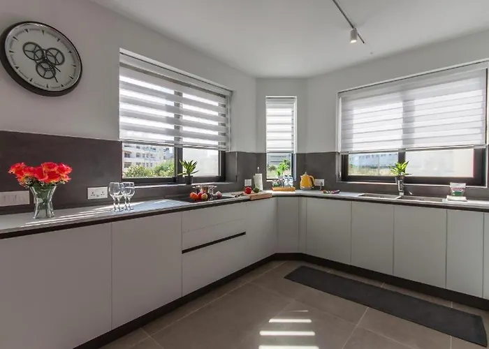 New - Bright 2 Bedroom In - Walking Distance To The By Sf Homes Marsaskala