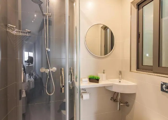 New - Bright 2 Bedroom In - Walking Distance To The By Sf Homes *