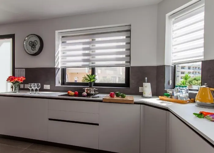 New - Bright 2 Bedroom In - Walking Distance To The By Sf Homes Apartamento Marsaskala